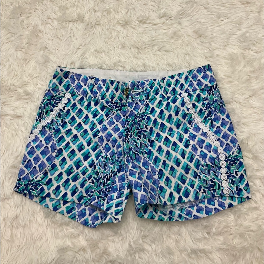 Lilly pulitzer short size 00 tricolor blues and white beautiful vacation colors